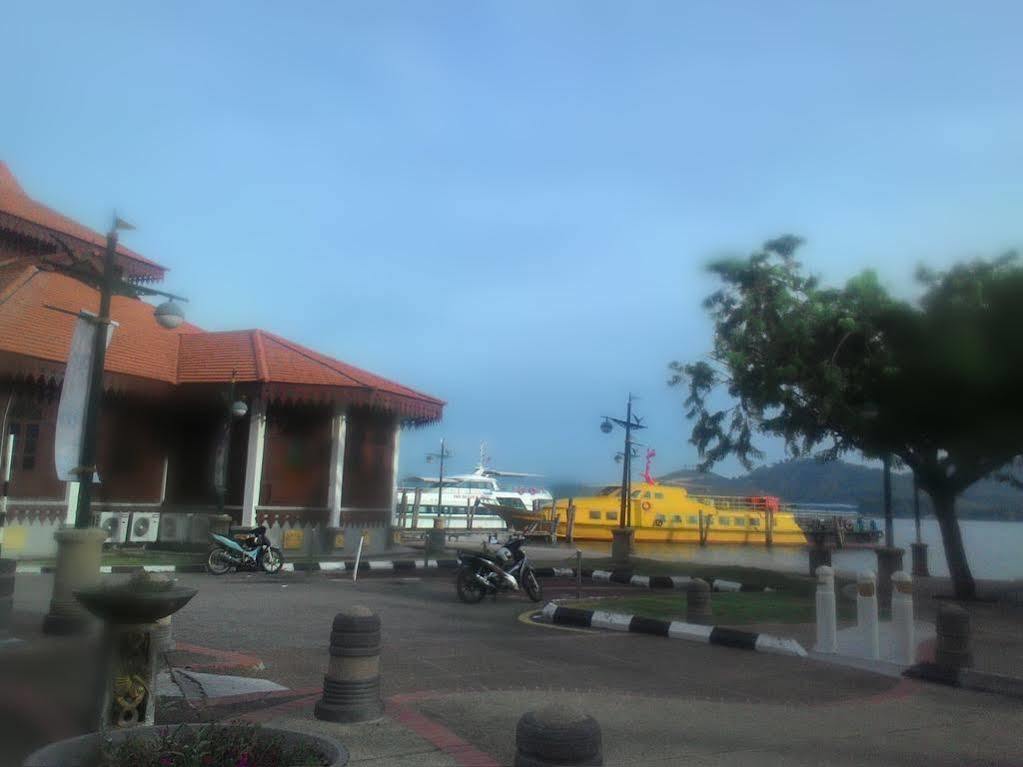 Hotel Dj Palace Lumut Exterior foto