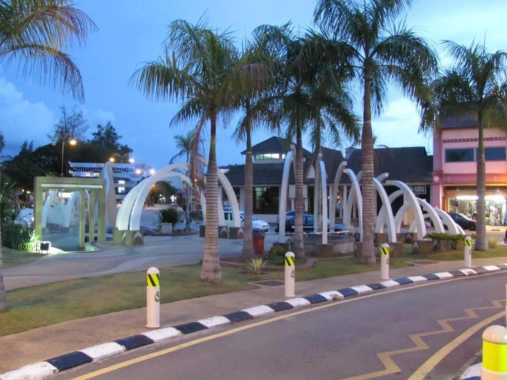 Hotel Dj Palace Lumut Exterior foto