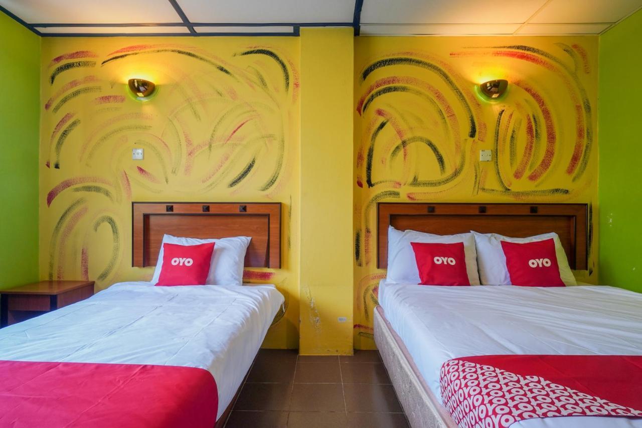 Hotel Dj Palace Lumut Exterior foto